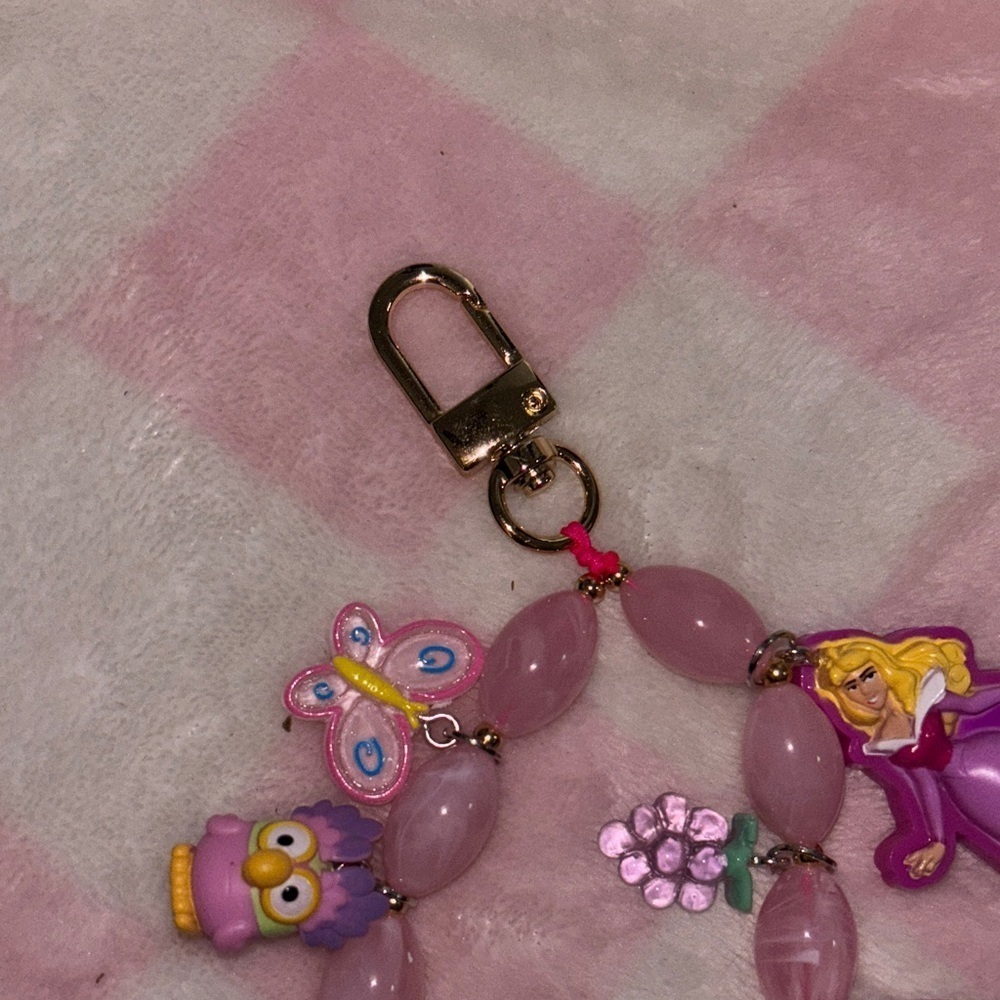 Cutie Clip Beaded Charm Keychain with LPS, Hello Kitty, Stitch & More - Picture 6 of 7